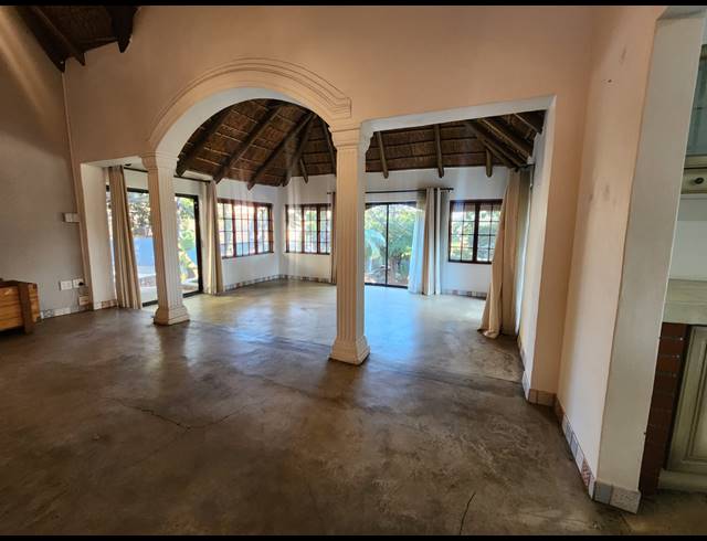 5 BEDROOM TOWNHOUSE FOR SALE IN CASHAN